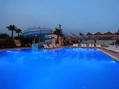 Seabird Beach Hotel - Photo 2
