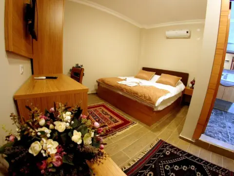 Selena Hotel - Photo 3