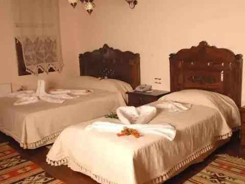 Serender Park Hotel - Photo 2