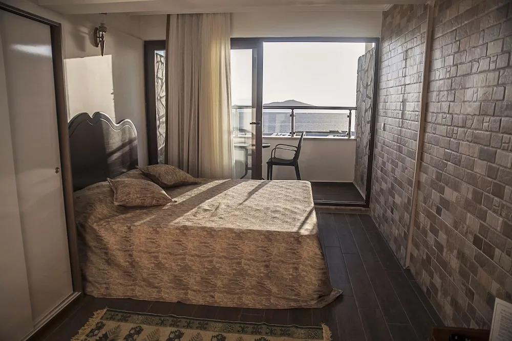 Stone Hotel - Photo 4