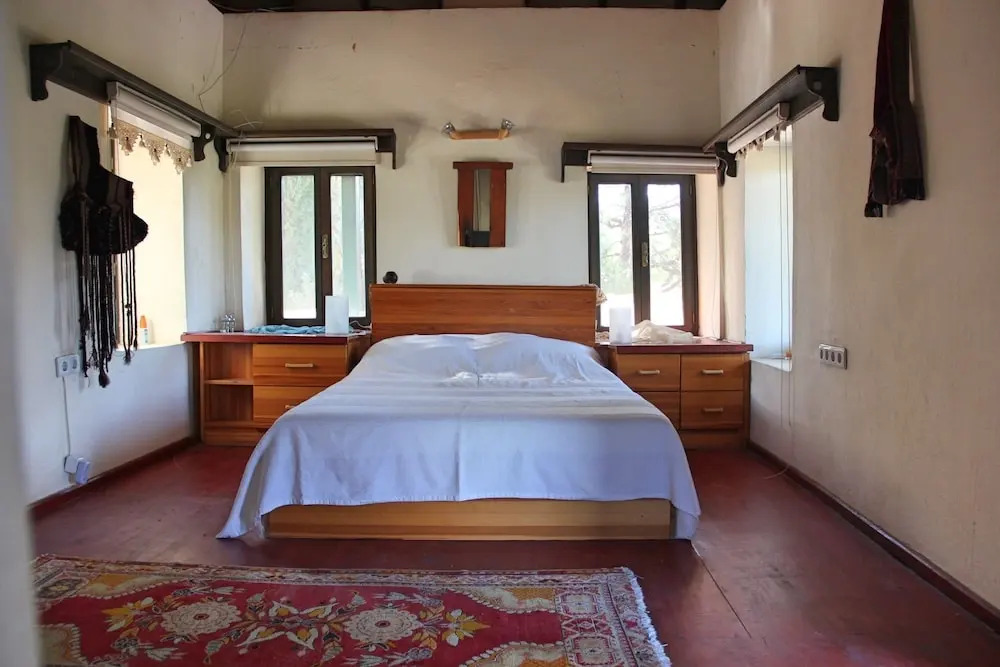 Stone House - Photo 2