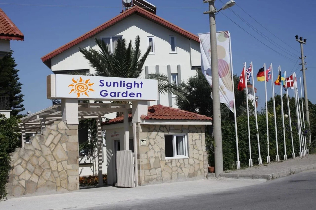 Sunlight Garden Hotel - фото 1