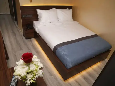 Taksim Heavenist Hotel - Photo 2