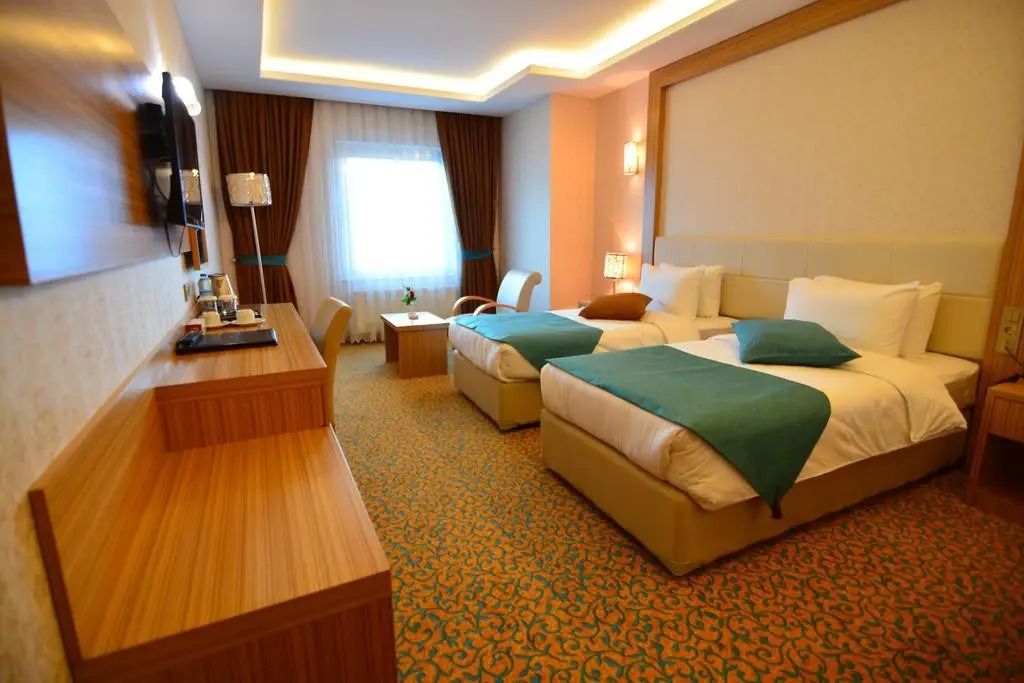 Tasar Royal Hotel - Photo 2