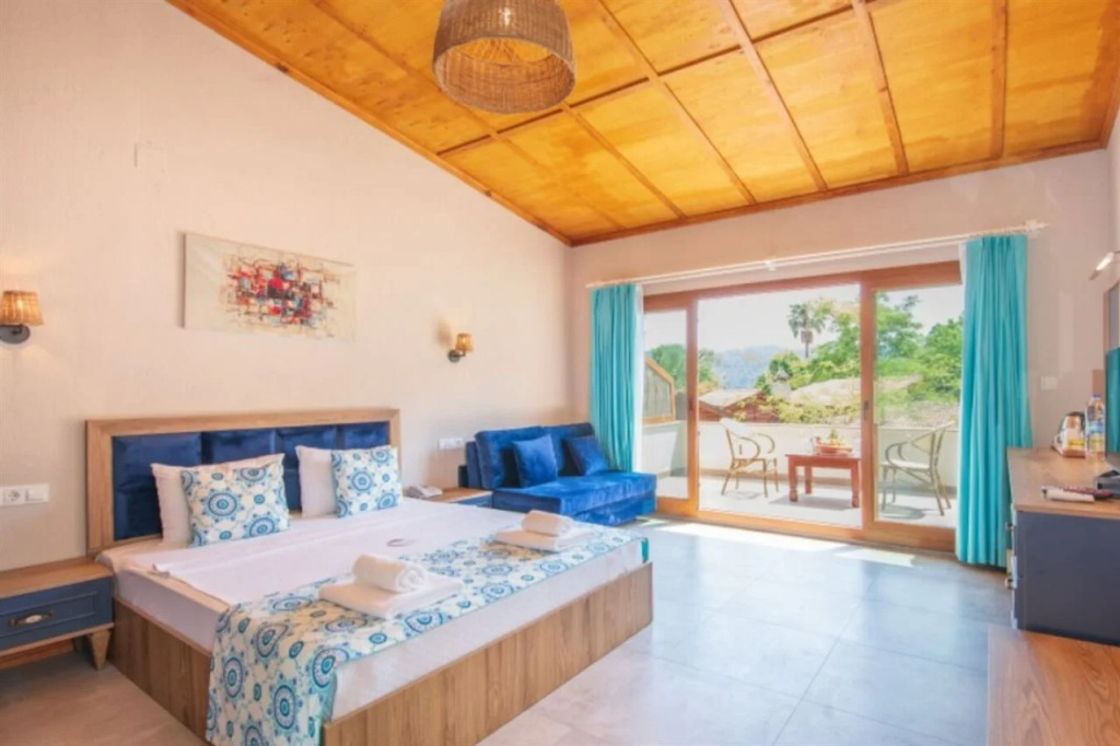 The Bay Beach Club - Photo 2