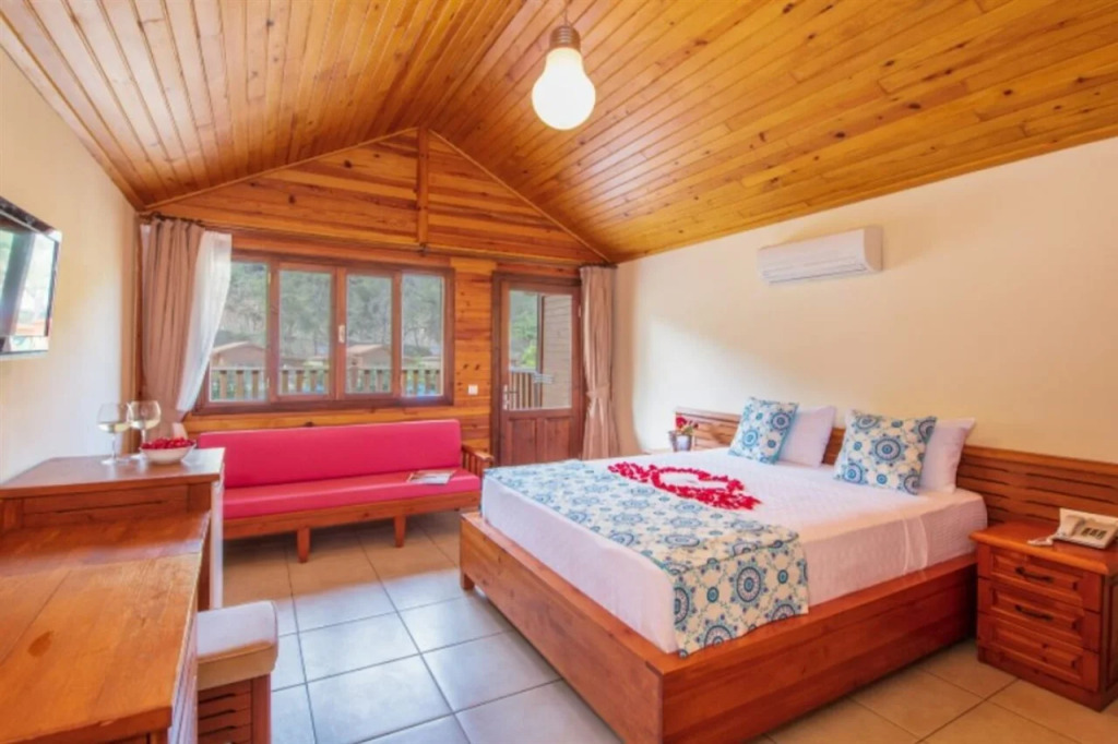 The Bay Beach Club - Photo 3