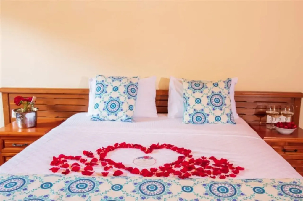 The Bay Beach Club - Photo 4