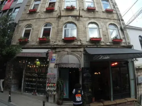 The House Apart - Photo 1