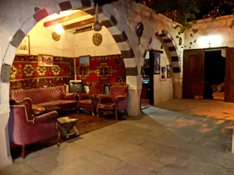 Turbel Cave House - Photo 2