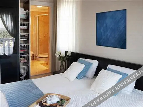 Turquoise Apartments - Photo 1