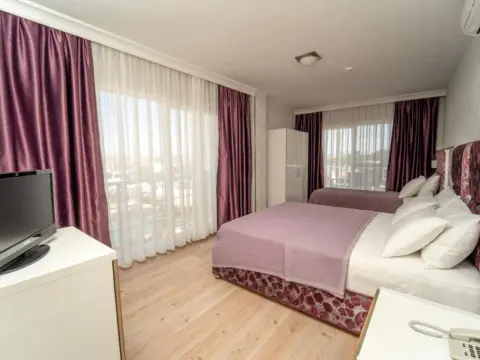 Twins Hotel - Photo 3