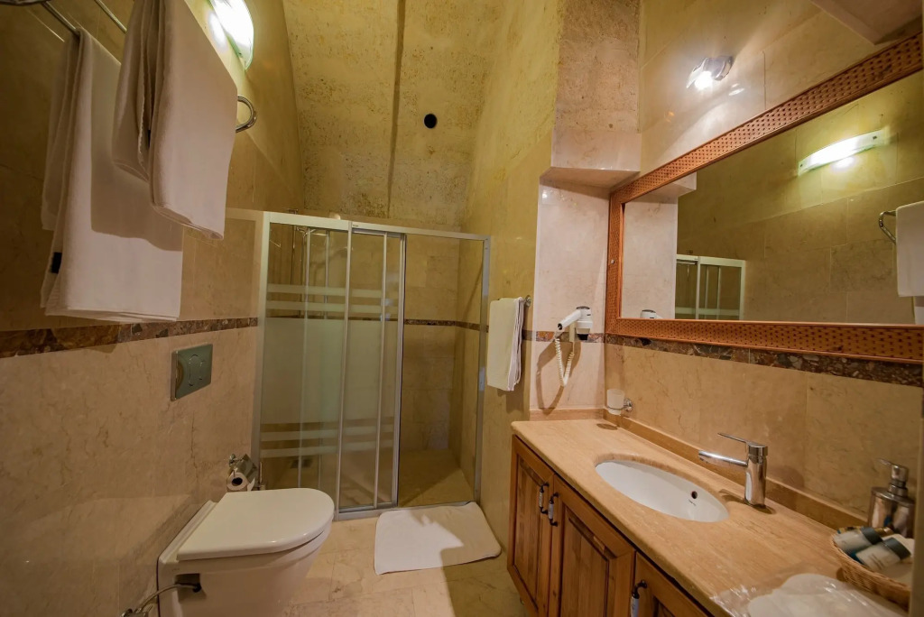 Upper Greek House - Photo 3