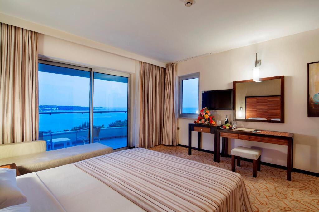 Utopia Beach Club - Photo 3