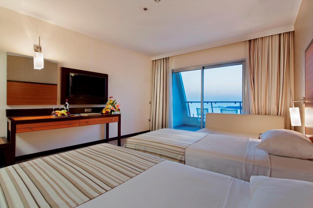 Utopia Beach Club - Photo 4