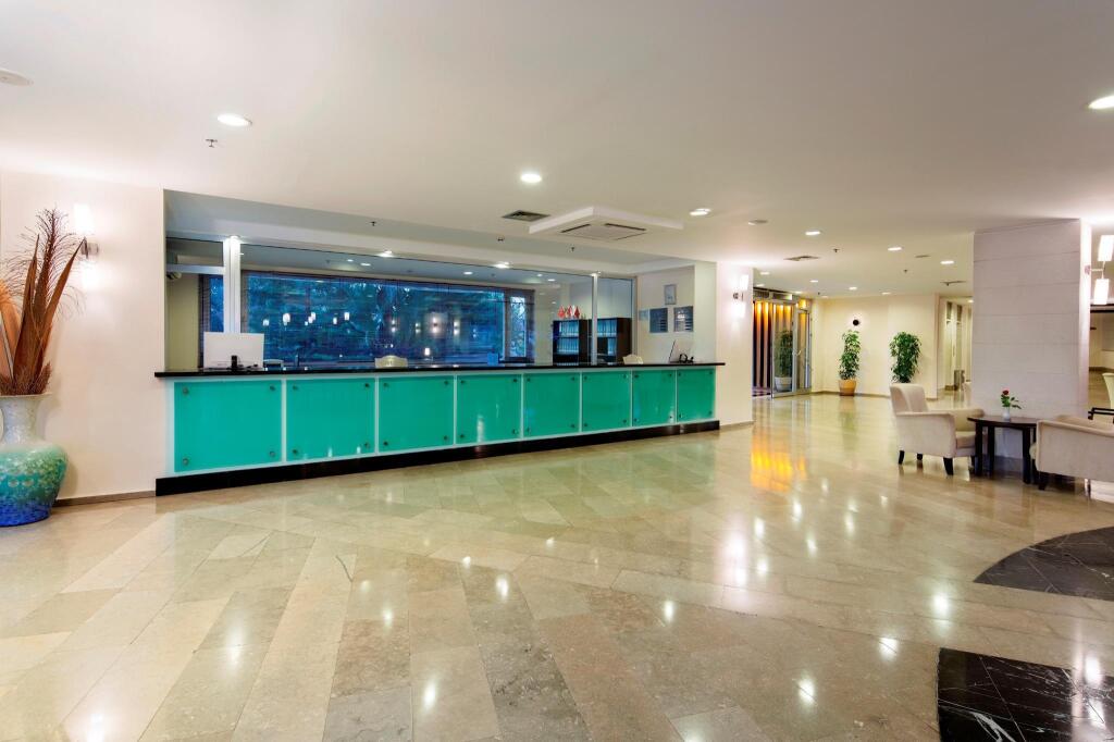 Utopia Beach Club - Photo 2