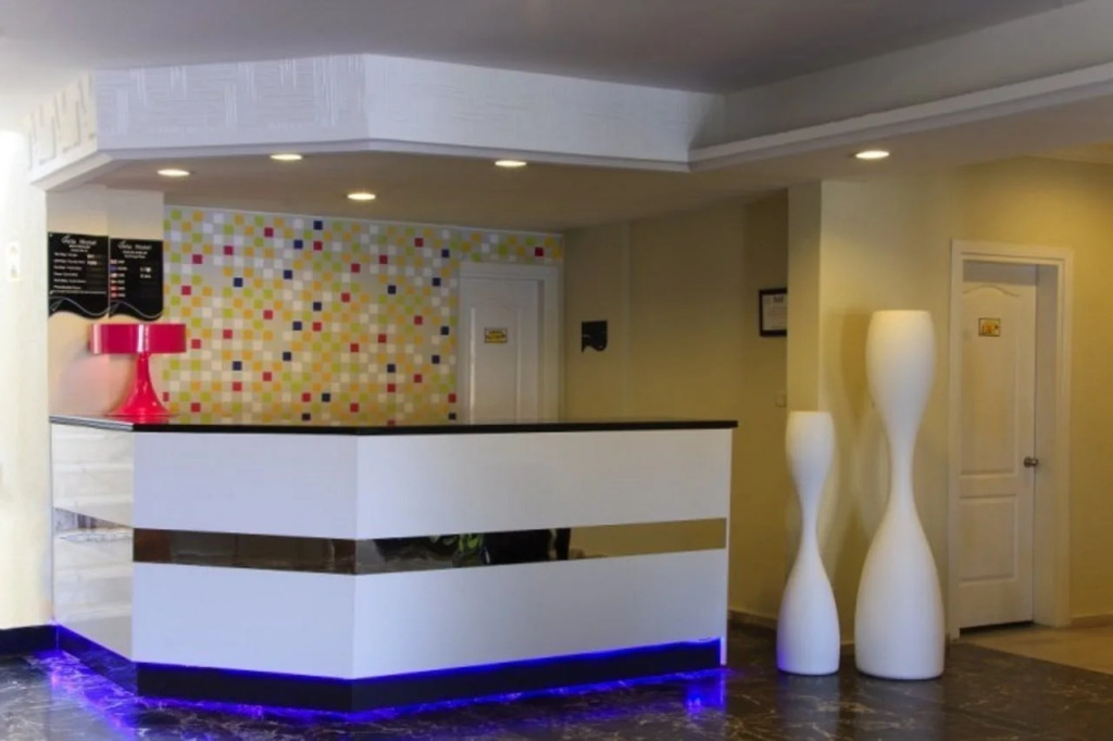 Vela Hotel - Photo 2