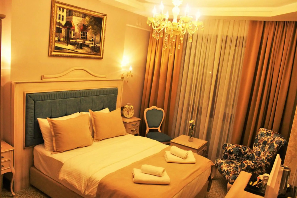 Vendome Hotel - Photo 3