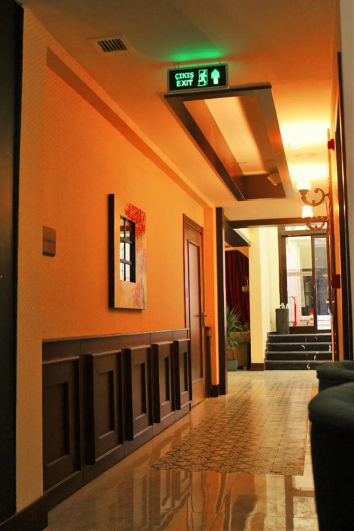 Vendome Hotel - Photo 2