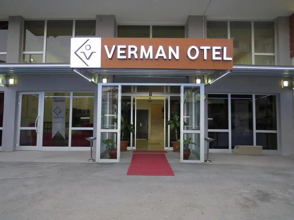 Verman Hotel - Photo 1