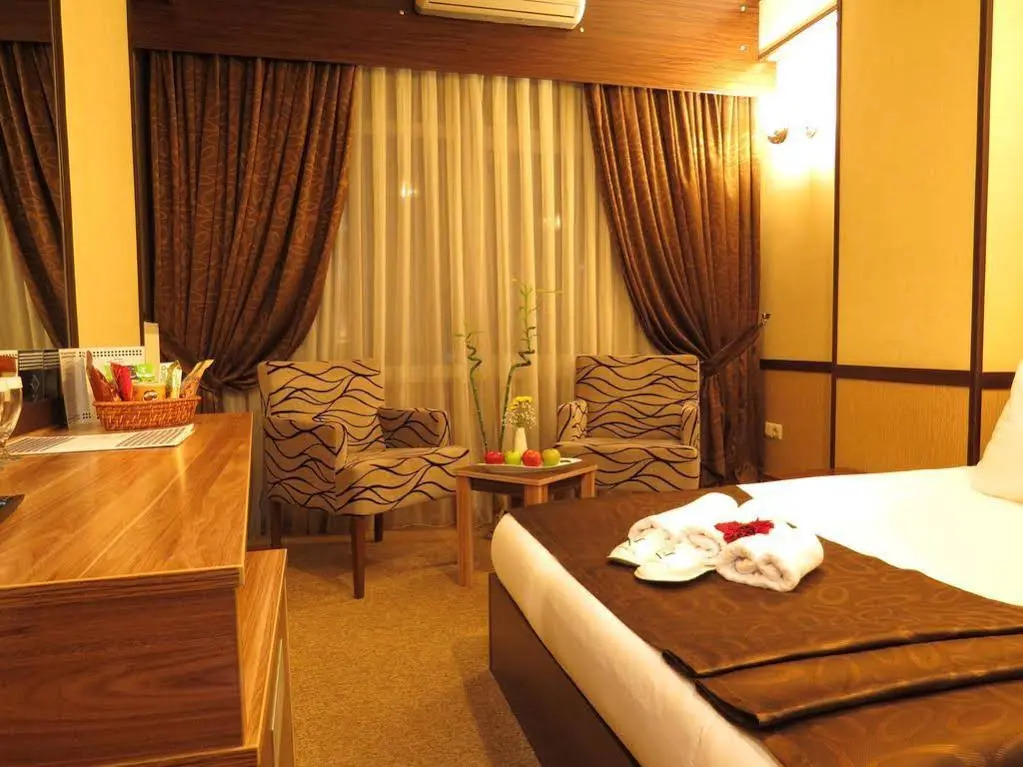 Verman Hotel - Photo 4