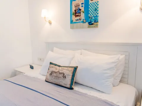 Via Farilya Hotel - Photo 3