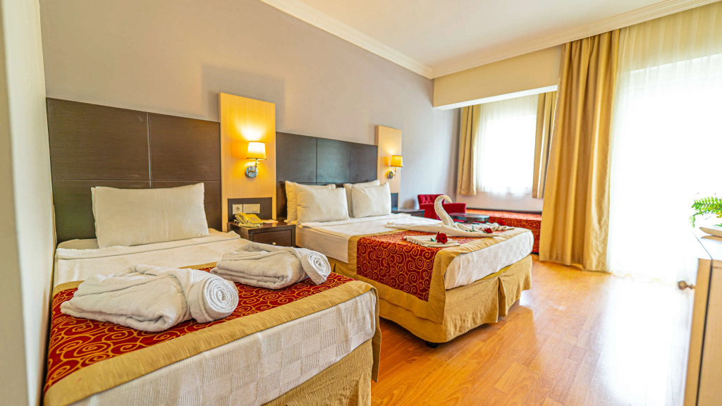 Viking Garden Hotel - Photo 3