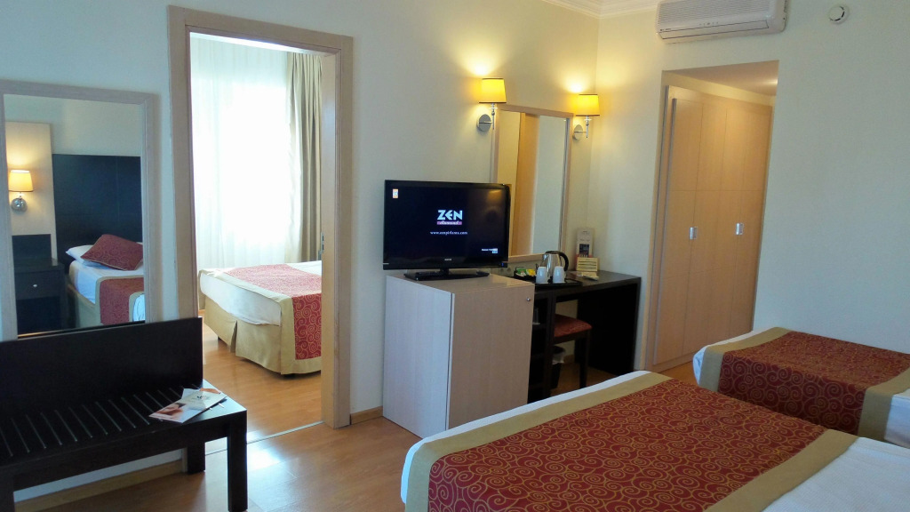 Viking Garden Hotel - Photo 4
