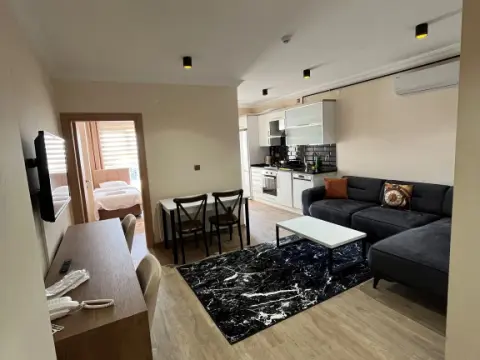 White House Apart - Photo 1