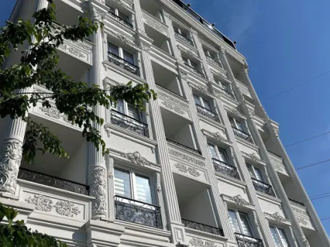 White House Apart - Photo 2