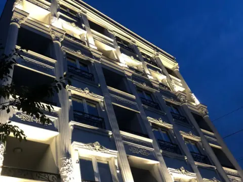 White House Apart - Photo 3