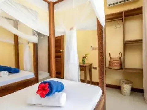 Amber Lodge - Photo 1