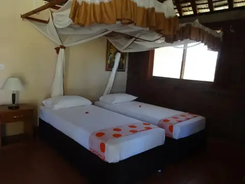 Barry's Beach Resort - Photo 4