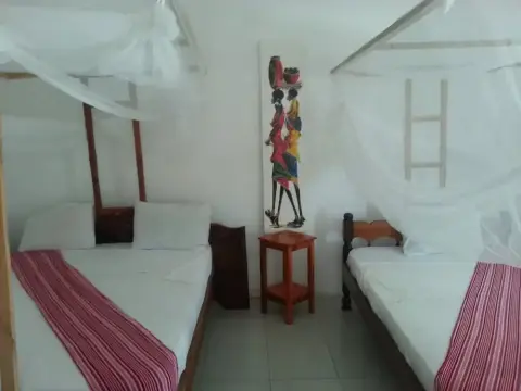 Ebony & Ivory Bungalows - Photo 2