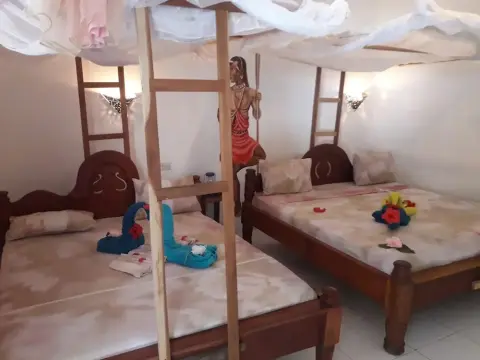 Ebony & Ivory Bungalows - Photo 4