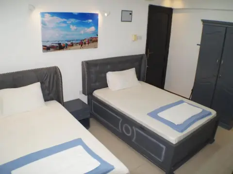 Econo Lodge - Photo 2