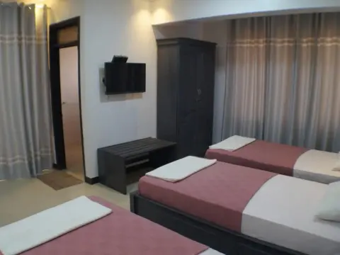 Econo Lodge - Photo 3