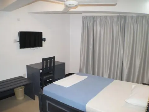 Econo Lodge - Photo 4