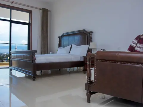 Lark Hotel - Photo 4