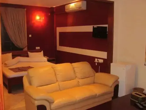 Mombasa Family Lodge - Photo 4