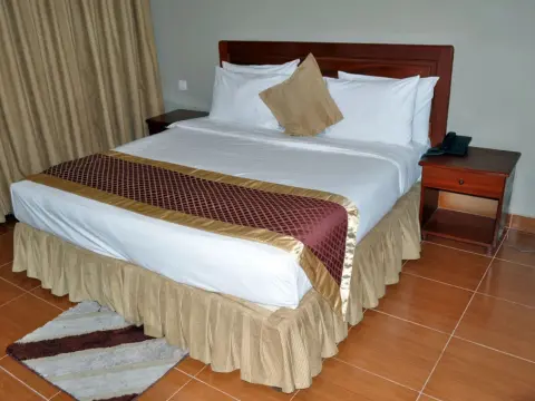 Regency Park Hotel - Photo 2