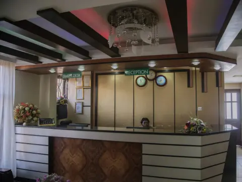 Rising Sun Hotel - Photo 2