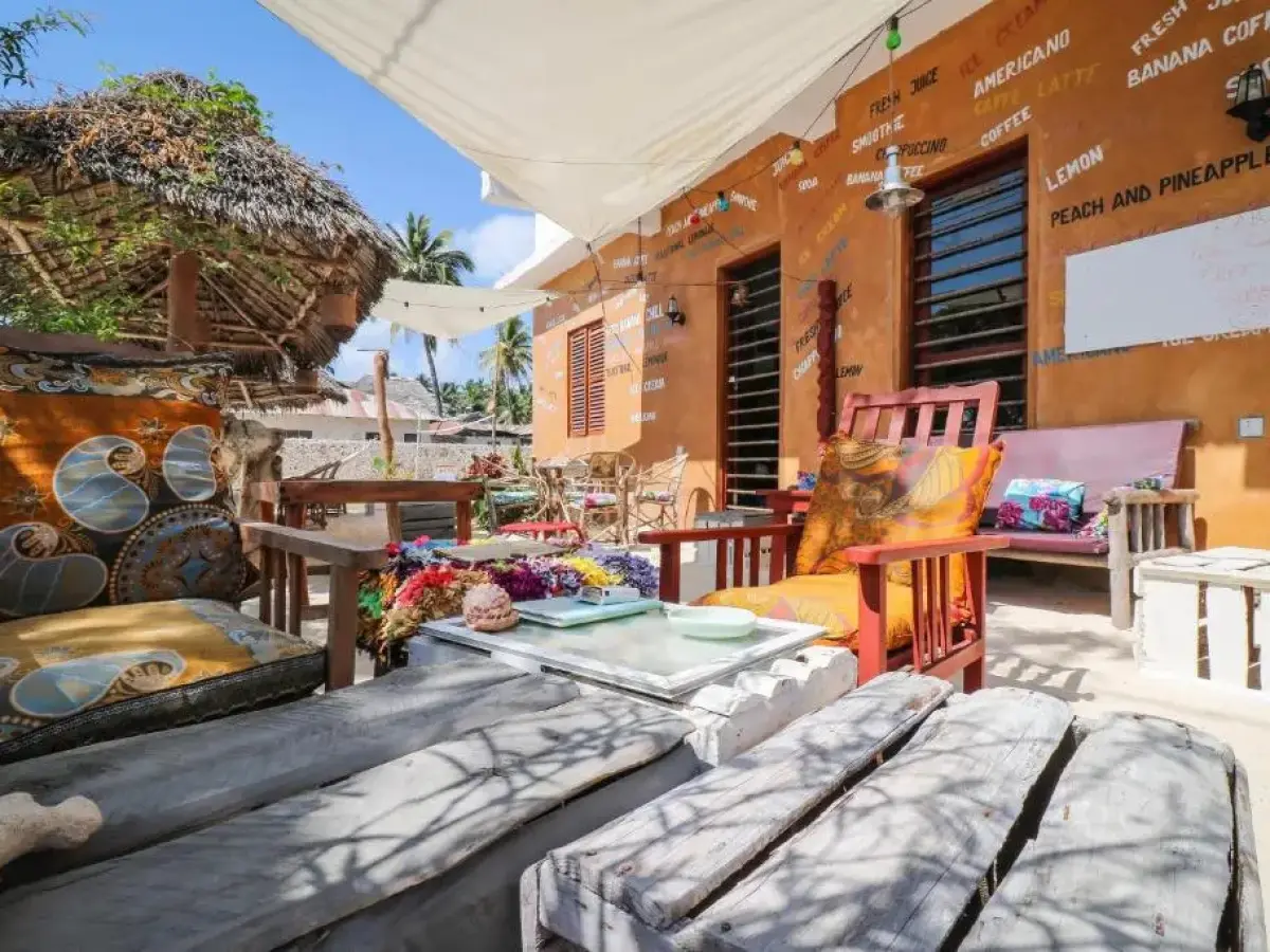 Yellow Card Apartment & Bungalow