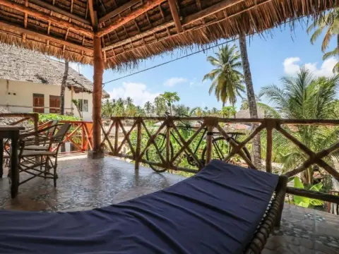 Yellow Card Apartment & Bungalow - Photo 3