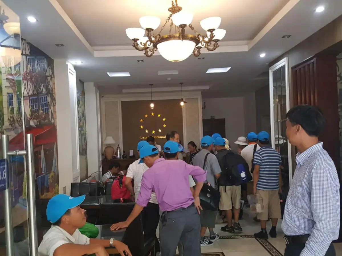 AirAnC 606 - Free Airport Shuttle