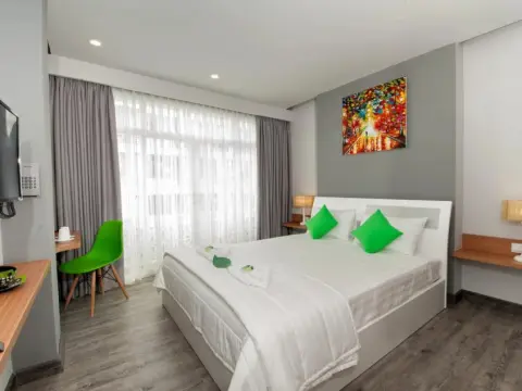 All Seasons Hotel - Photo 4