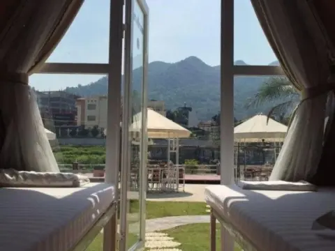 Bee House Architecture - Photo 1