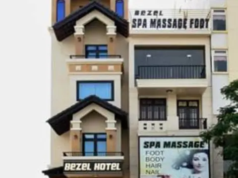 Bezel Hotel - Photo 1