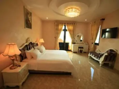Bezel Hotel - Photo 3