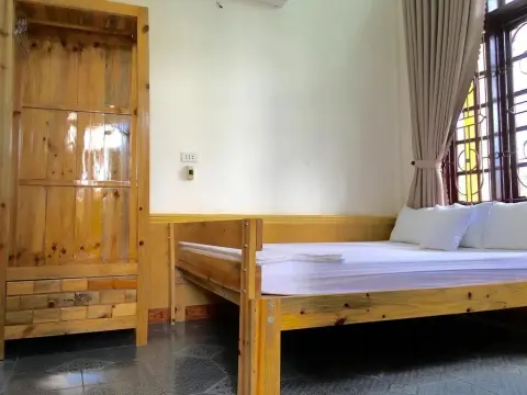Buffalo Pub and Hostel - Photo 3