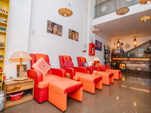 Canary Saigon Hotel - Photo 2